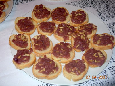 crostini cipolla e pinoli.jpg