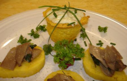 baccala mantecato con polenta grigliata e funghi.jpg